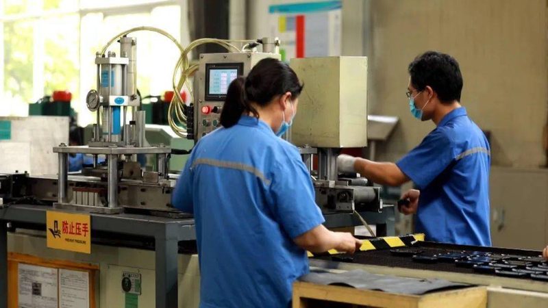 汽车内饰清洁泡沫：优缺点与使用技巧